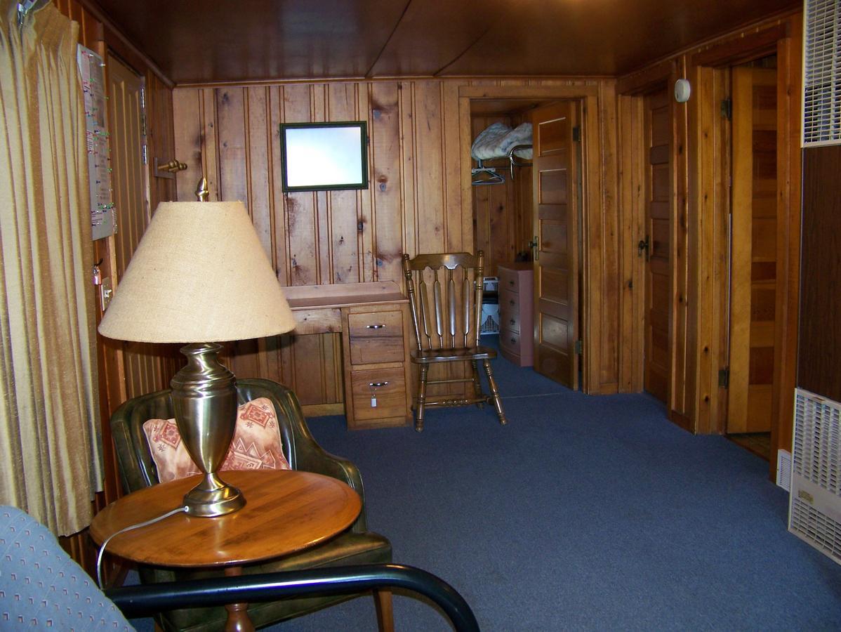 Oak Ridge Hotel Phelps Exterior photo